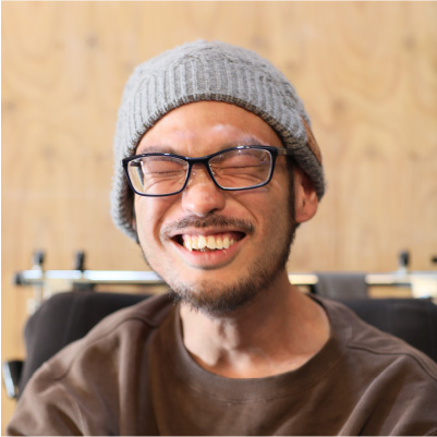 スタッフ 山田太郎